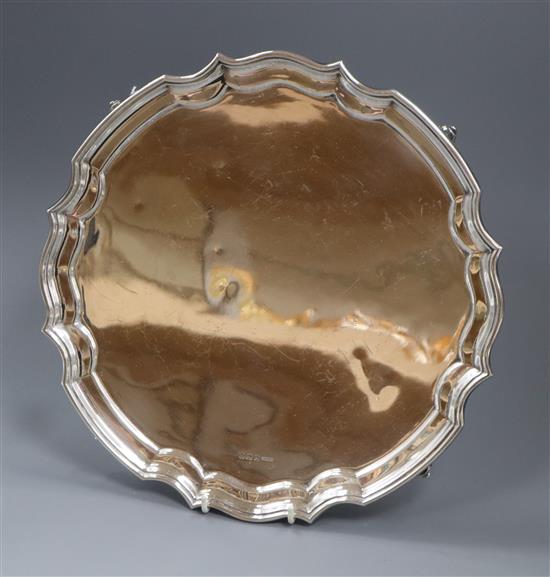 A modern silver salver with piecrust border, Sheffield 1964, 25.5 oz.